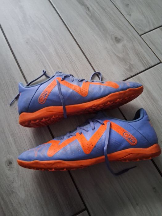 Buty sportowe halowe ,halówki Puma 43 uzywane