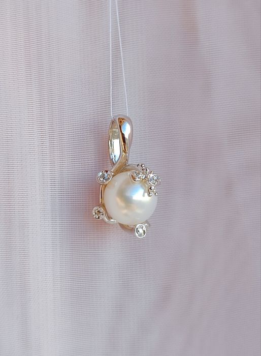 Яскрава Нова Золота Підвіска з Чудовими Діамантами та Перлинами !