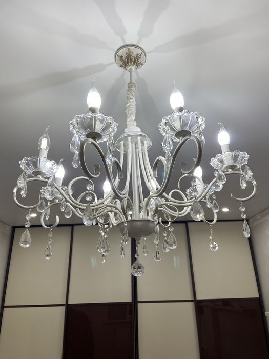 Кришталева люстра на 8 ламп