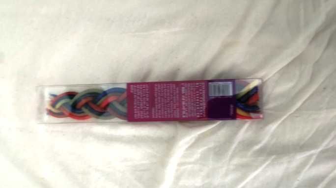 Judaiki- Świeca Hawdalowa, 25 cm., cztery kolory splotów, z Izraela.