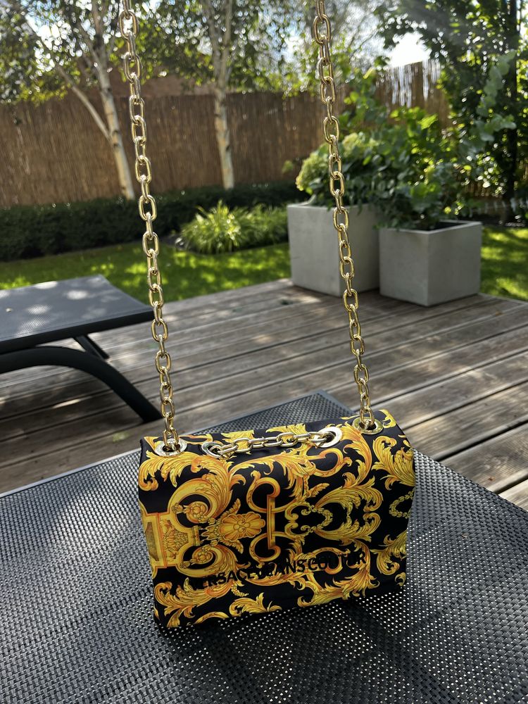 Torebka Versace Couture na łańcuszku