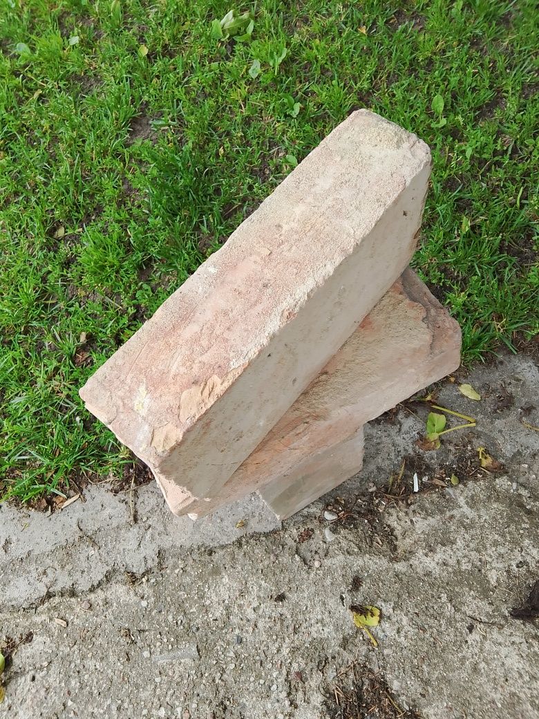 Stara żydowska cegła ponad 100 letnia.