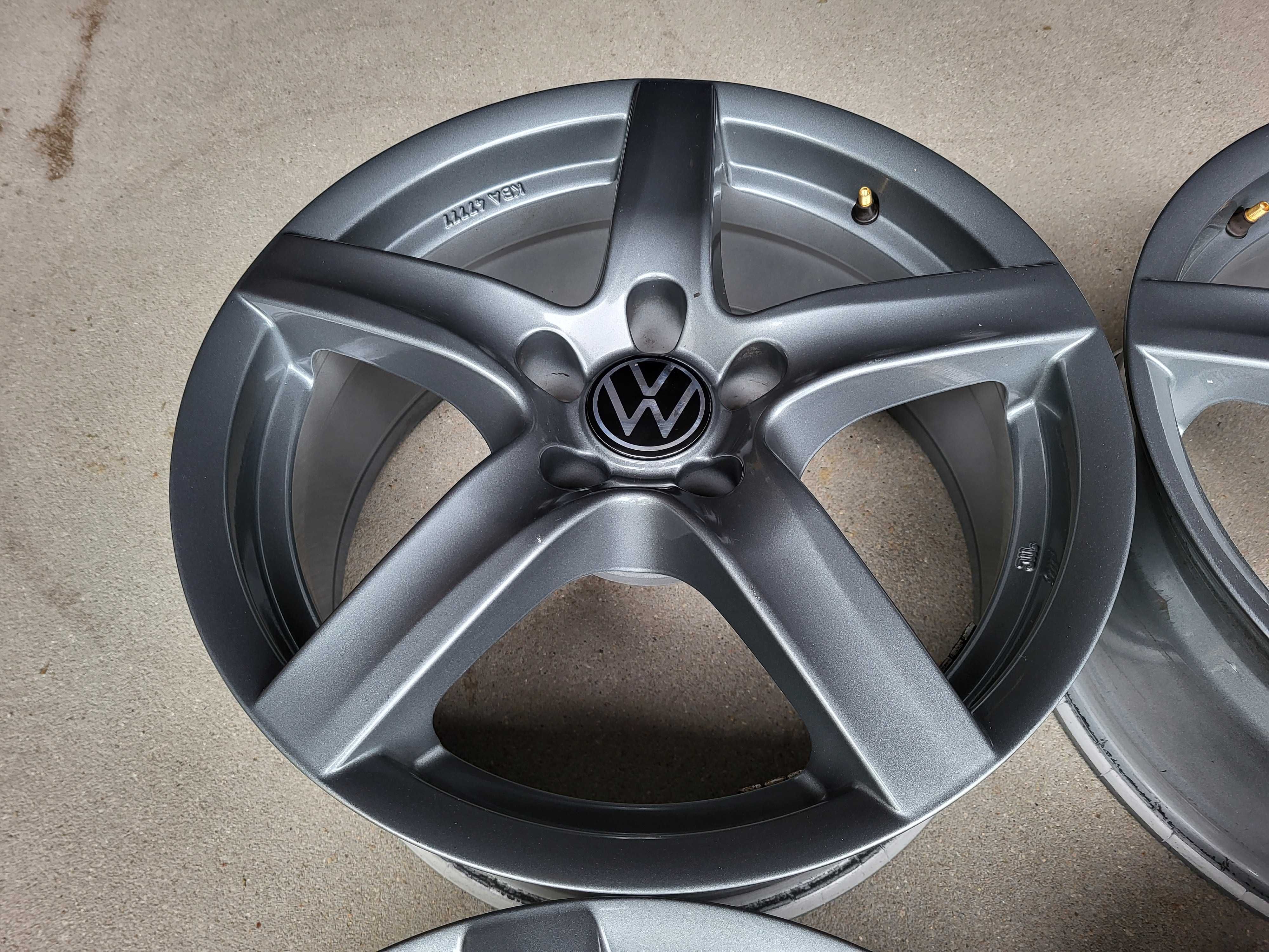 [915] Felgi aluminiowe 17 cali 5x112 ET28 7,5Jx17H2 VW GOLF GTI R-Line