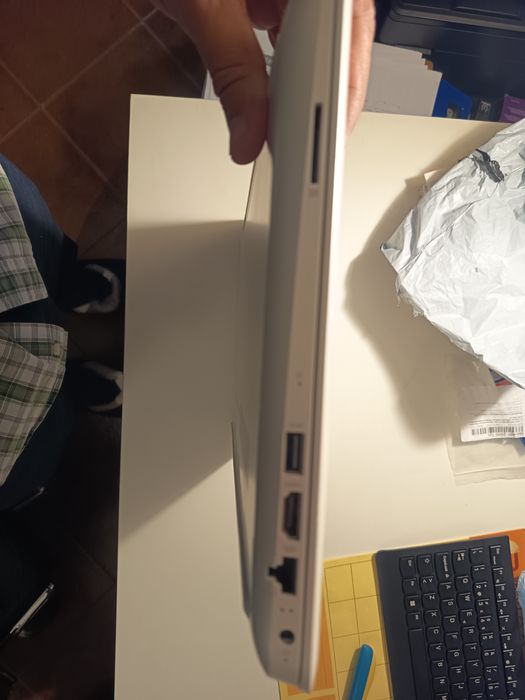 HP pavilion 15-aw002np