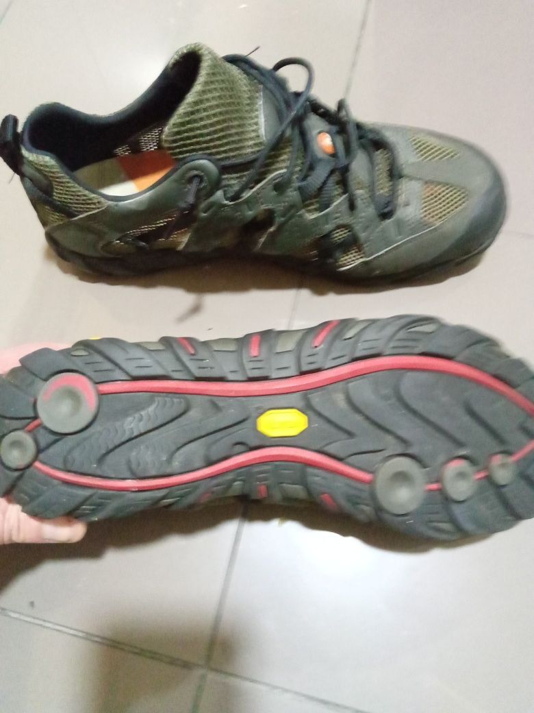 Sapatilhas Merrell como novas