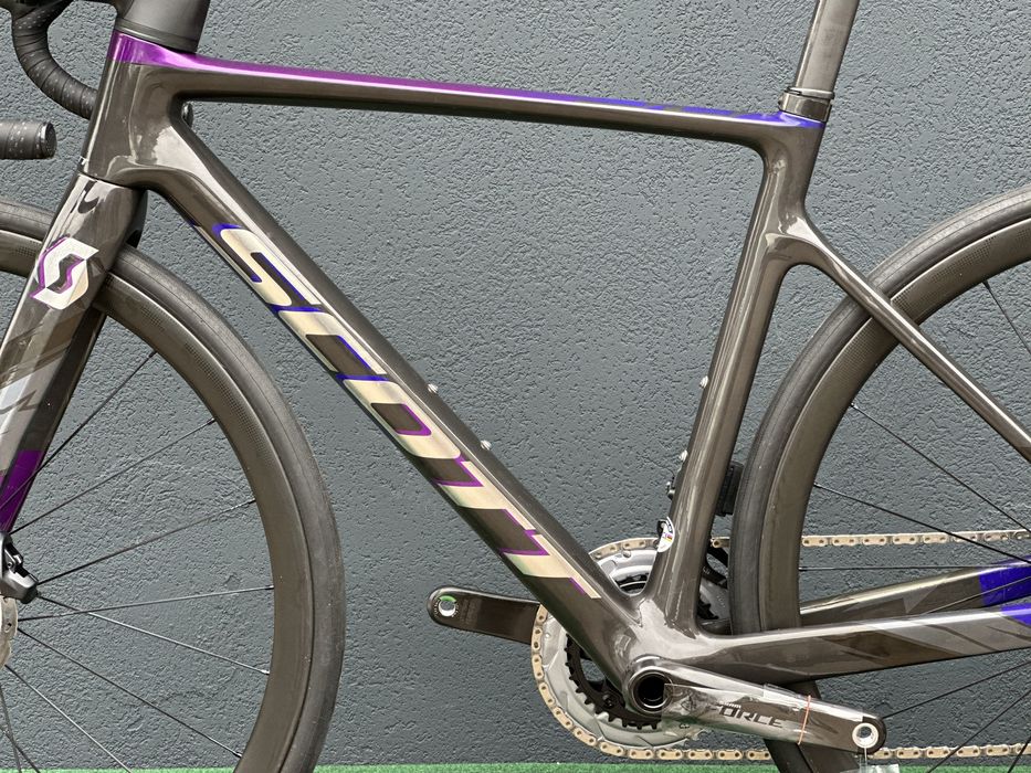 Karbonowy rower szosowy Scott Addict RC Sram Force AXS 12 Syncros r.54