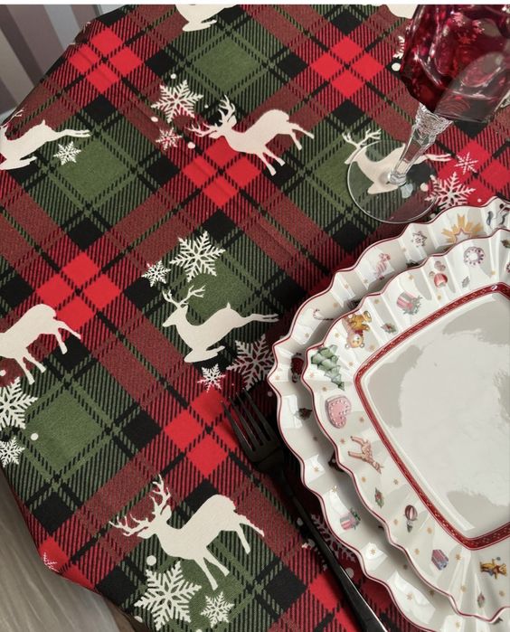 Скатертина новорічна брудовідштовхуюча з тефлоновим покритиям