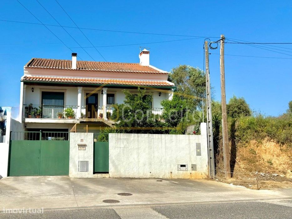 Moradia Familiar T3 | Garagem | Terreno