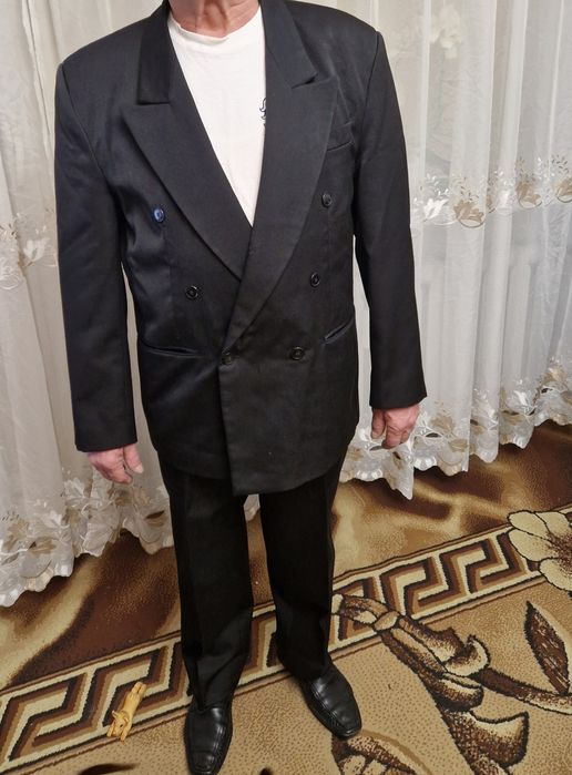 Garnitur   męski   176 wzrostu.do negocjacji.