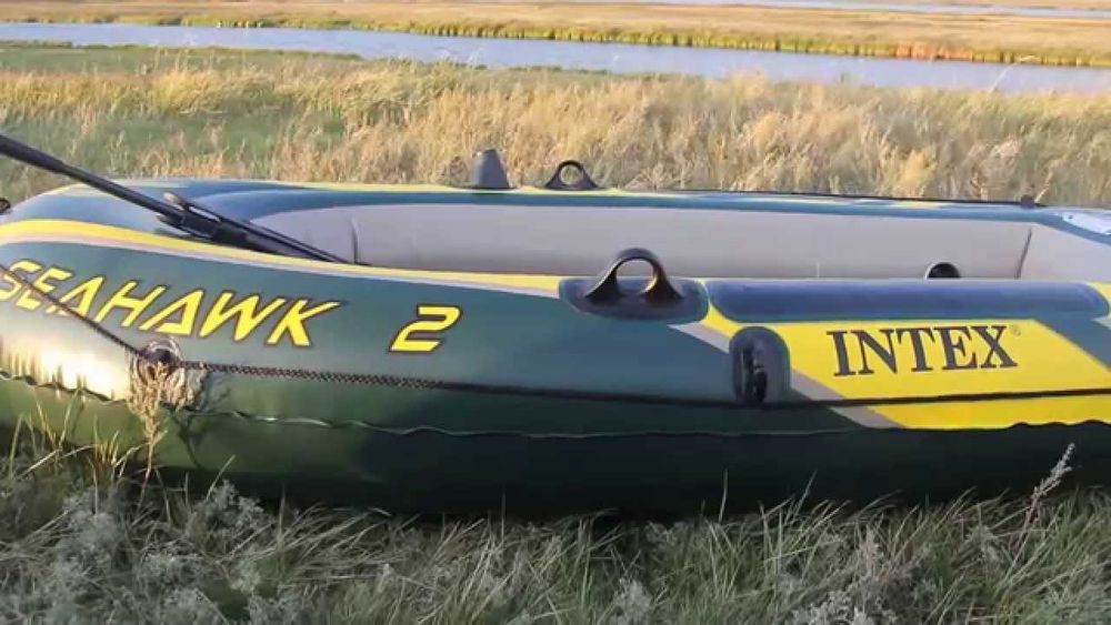 Надувная лодка двухместная с веслами и насосом. Човен.  По типу Барк