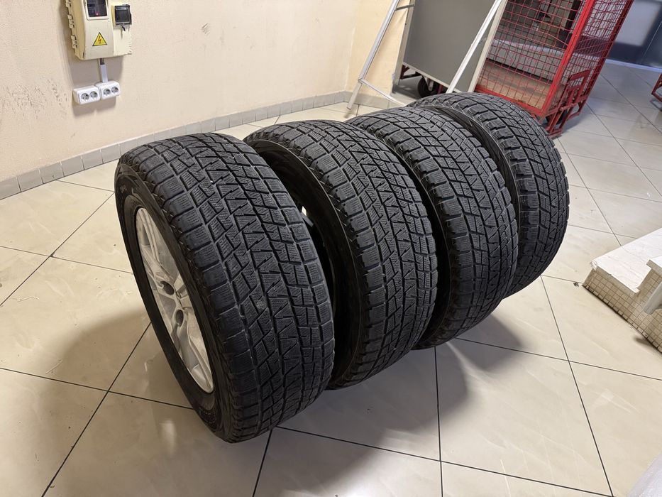 Зимові шини Лексус Bridgestone Blizzak DM-V2 285/60 R18 з дисками