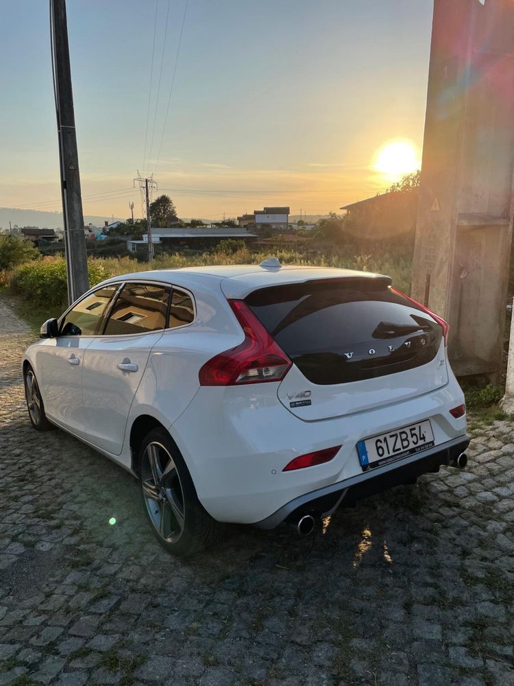 Volvo v40 2.0 r design