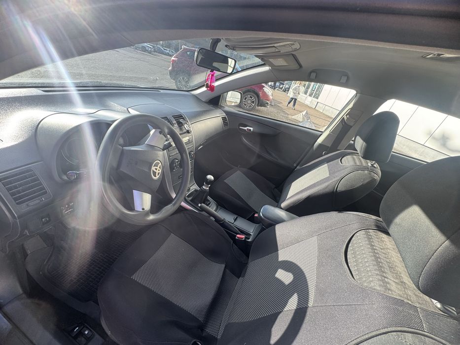 Toyota Corolla 1.3 бензин 2010рік