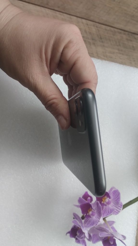 iPhone 11 256 G never lock + чехол+ зарядка