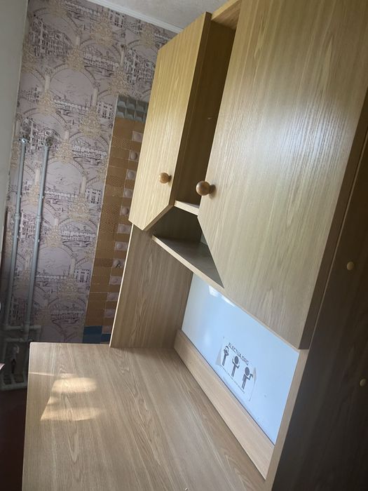 Продається шафа зі столом