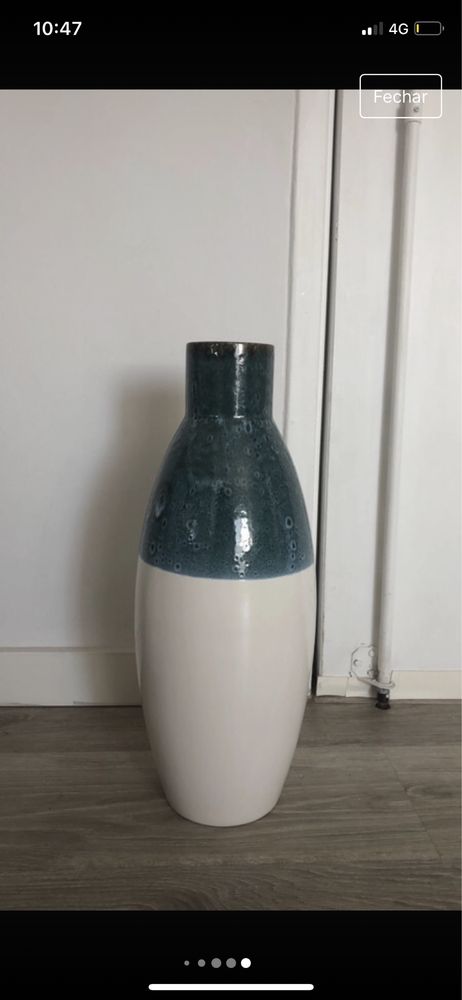 Jarra de ceramica azul e branca flores