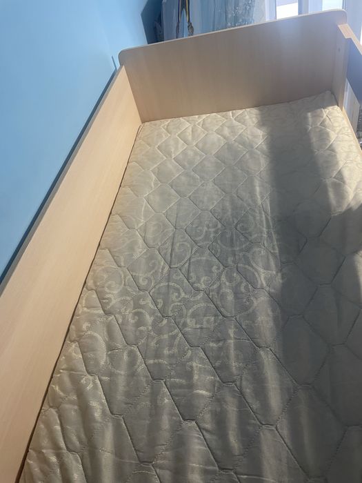 Ліжко-горище з письмовим столом