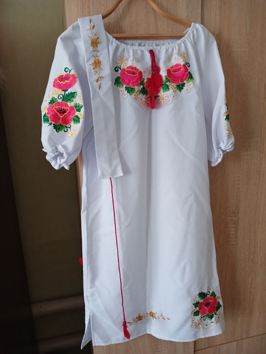 Продам вишиту сукню