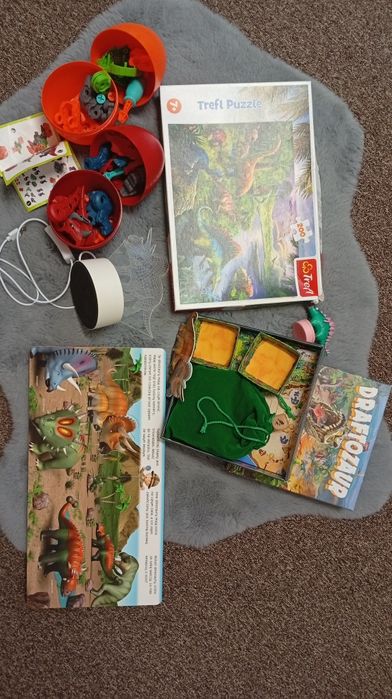 Zestaw dla fanów dinozaurów Draftozaur puzzle książka lampka