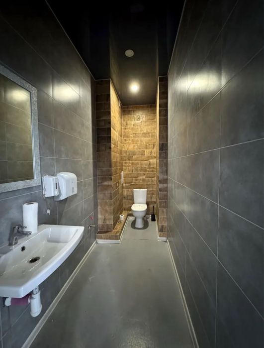 Метро Олімпійська-7 хв/Діловий центр Києва /Коновальця/ Предслвинська