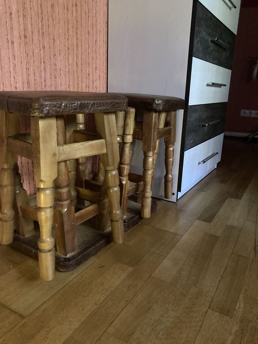 Табуретки стільчики дерево