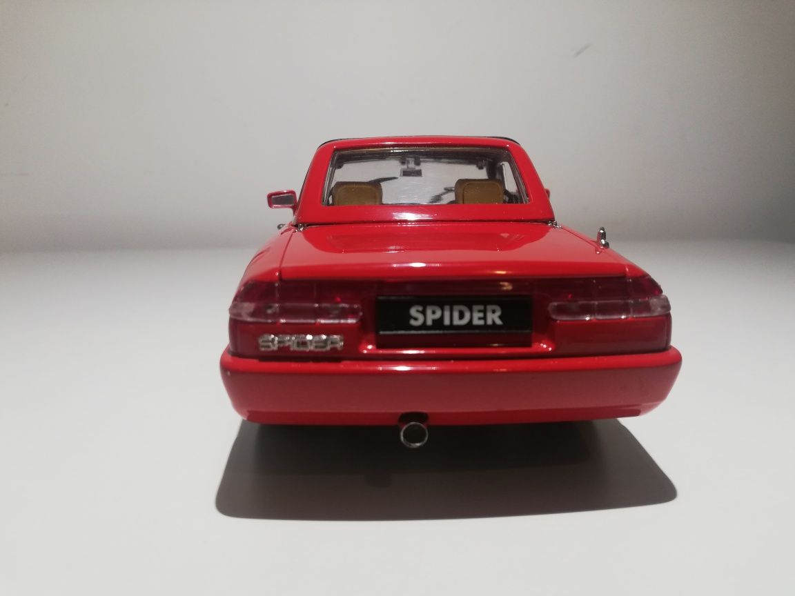 Alfa Romeo Spider 1:18 Universal Hobbies