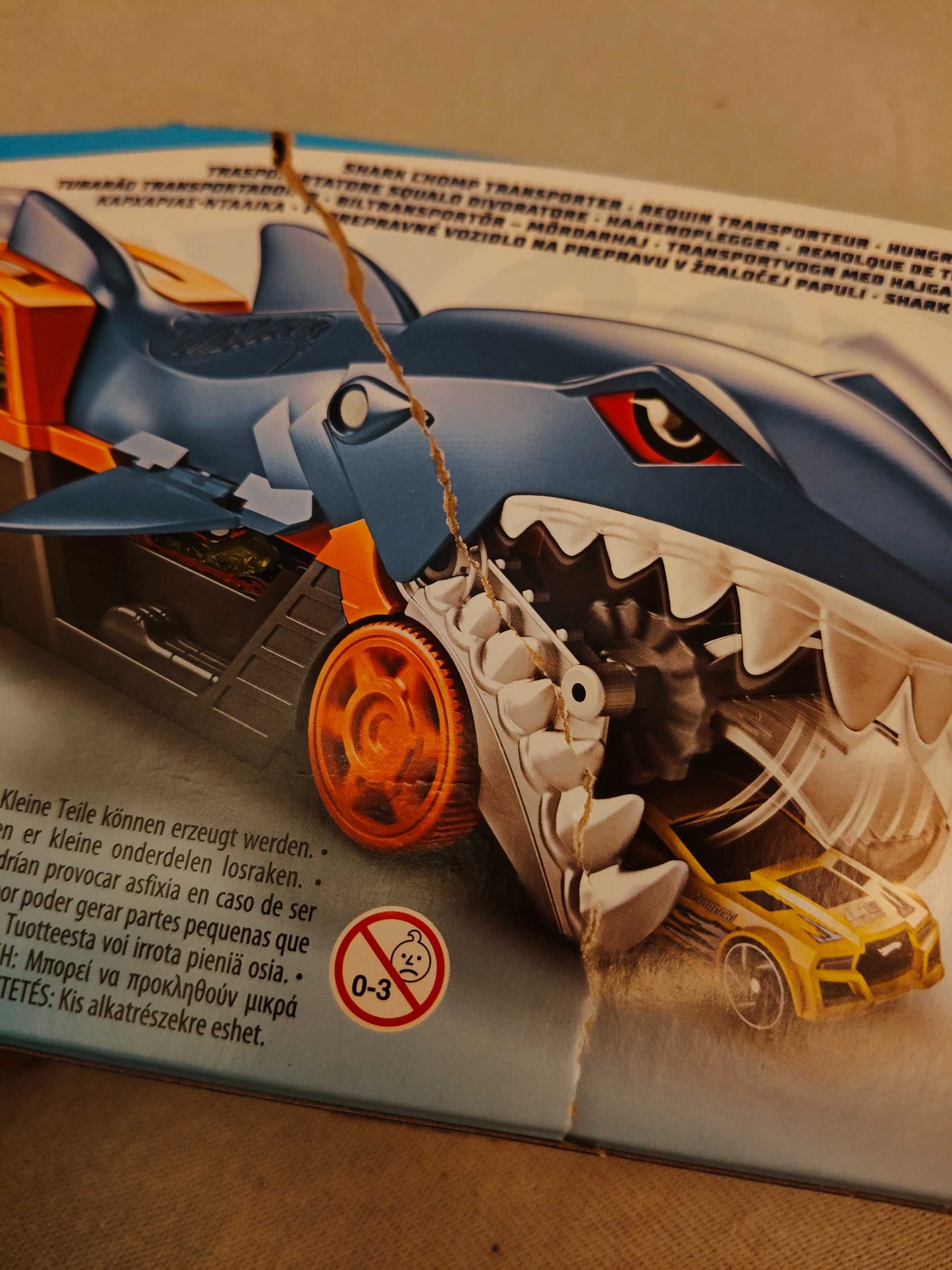 HOT WHEELS Rekin Transporter +samochód HOT WHEELS