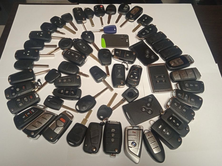 Dorabianie oraz kodowanie kluczy samochodowych.