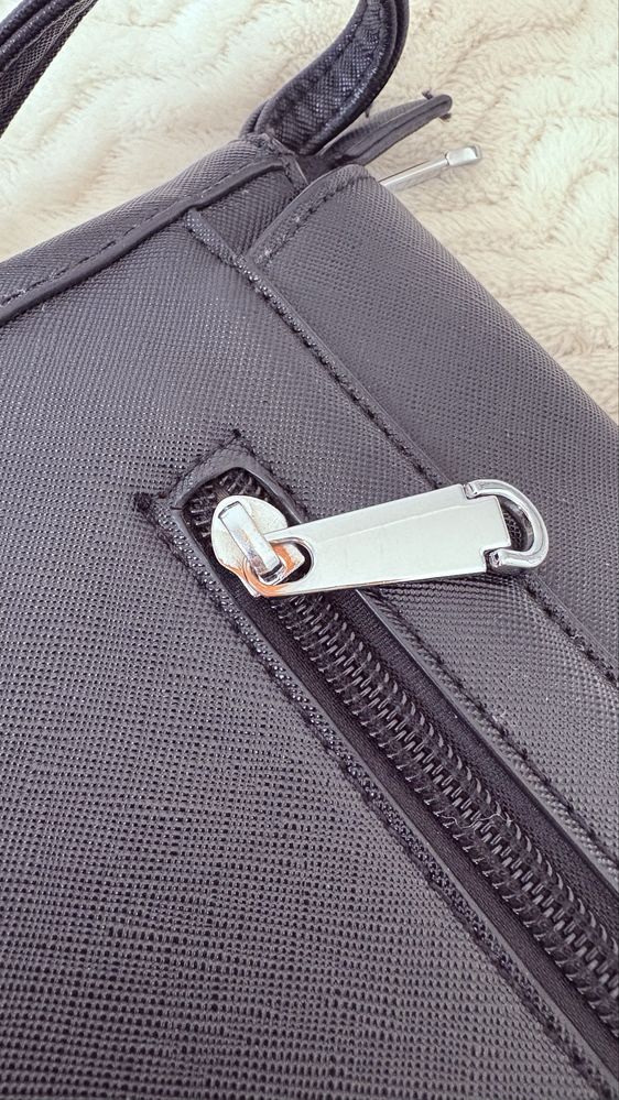 Czarna torebka crossbody