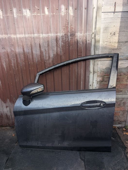 Переднє ліві двері ford fiesta mk7