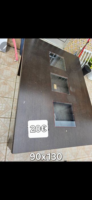 Mesa de jantar em bom estado