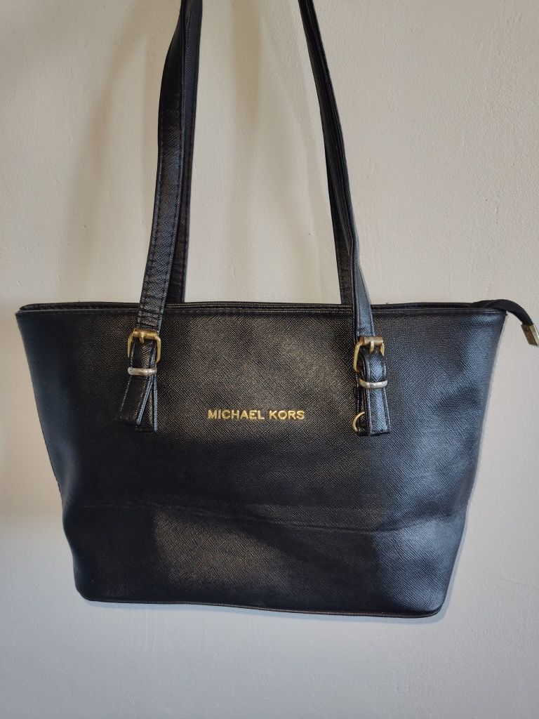 Markowa czarna klasyczna torebka Michael Kors na ramię