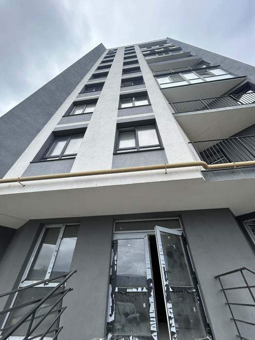 Від власника. Продаж комерційного приміщення в новобудові  вул.Довга