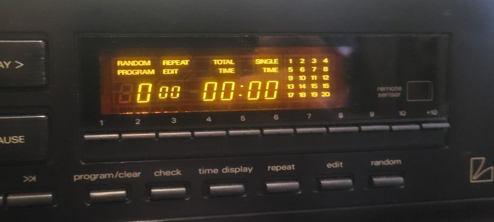 Odtwarzacz CD Luxman D-355