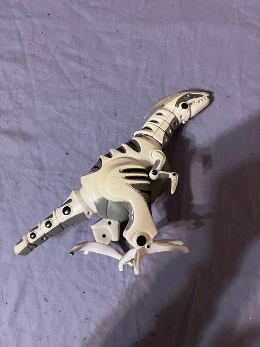 Робот-динозаврик