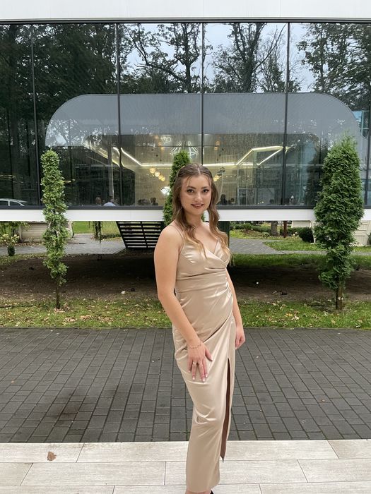 Елегантна вечірня сукня