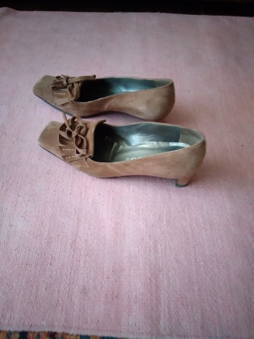 Sapatos camurça mel