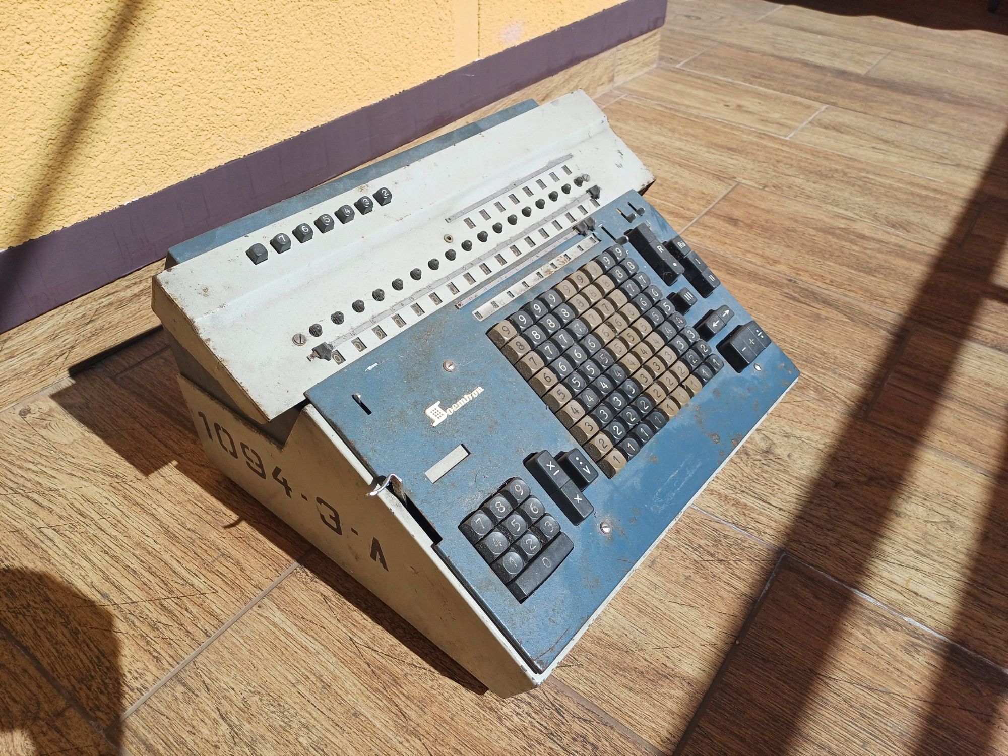 Maszyna licząca Soemtron 214 kalkulator liczydło