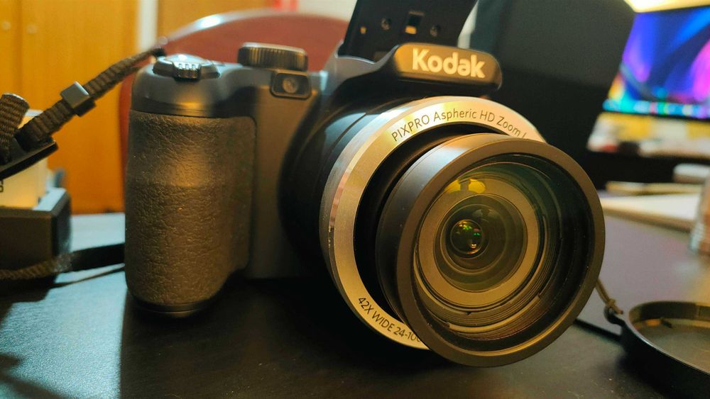 máquina KODAK PIXPRO AZ421 com caixa, ZOOM óptico 42x