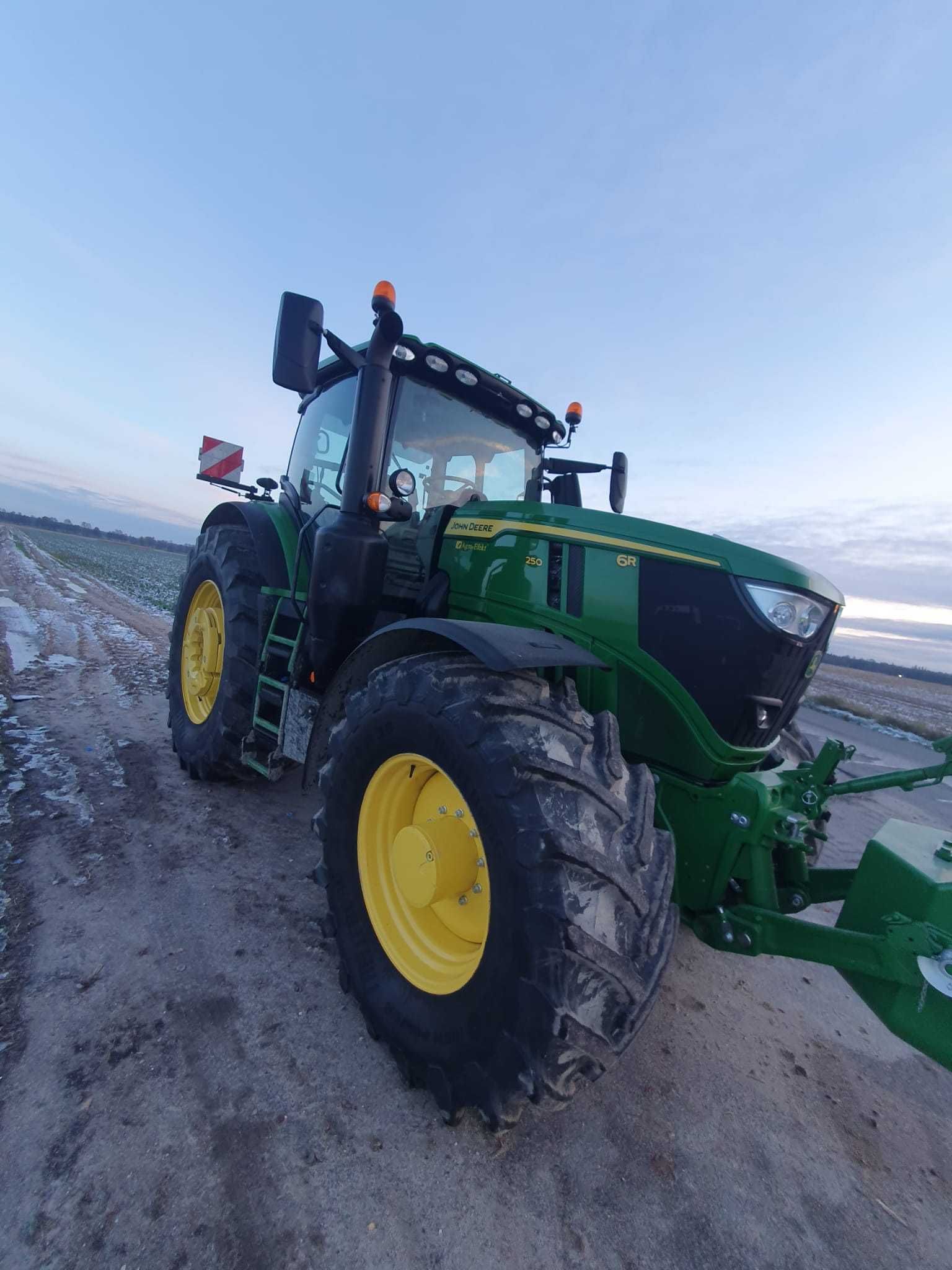 Ciągnik John Deere 6 R 250