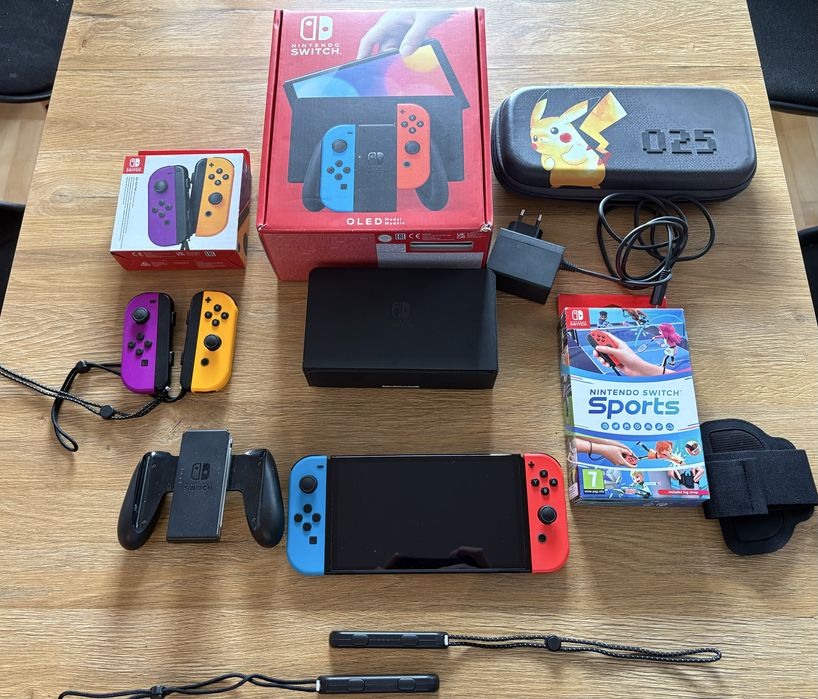 Nintendo Switch Oled + Joy Con set + Nintendo Switch Sports + SD card