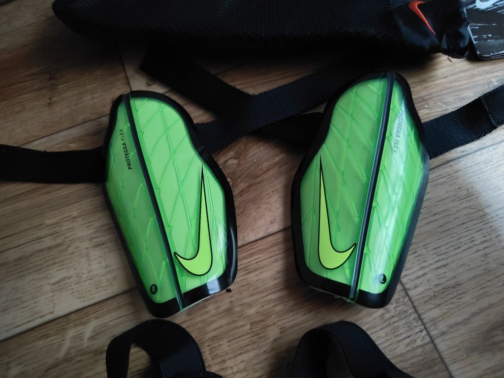 Ochraniacze Nagolenniki Piłkarskie Nike Protegga Flex Seledynowe