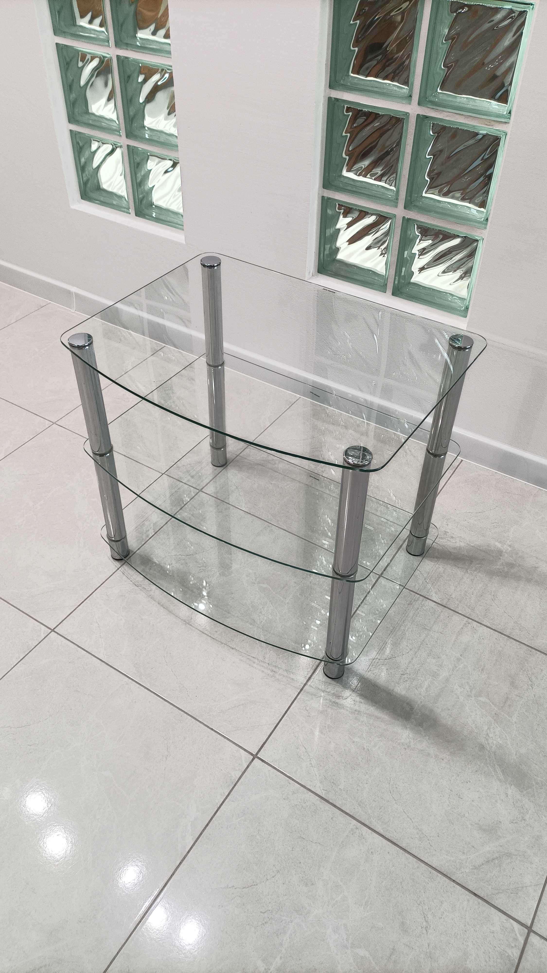 Stolik szklany z trzema półkami