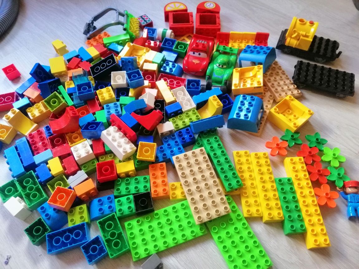 Конструктор для деток Lego Duplo и другой конструктор