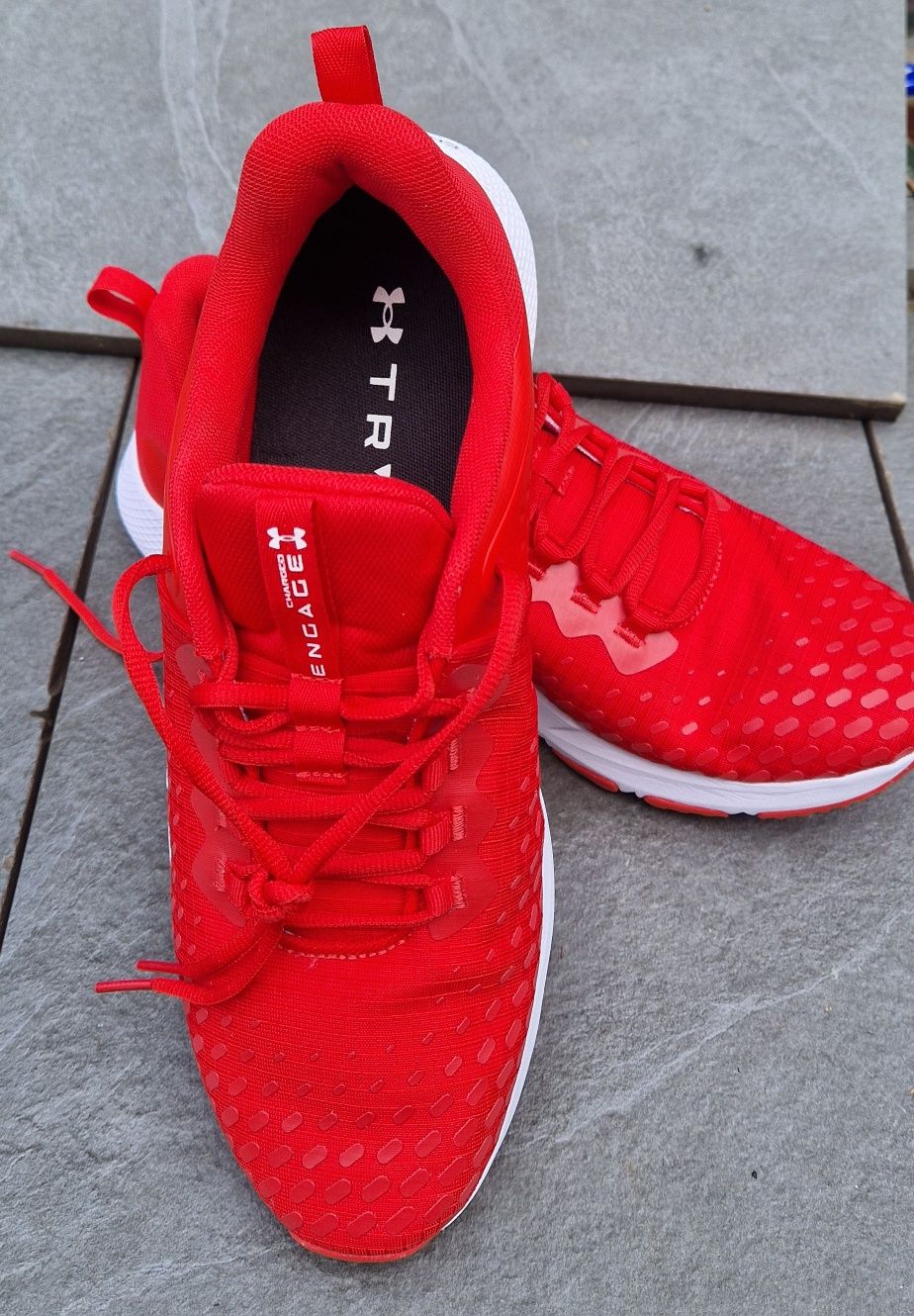 Męskie buty sportowe Under Armor Charged Engage 2 47 46 czerwony