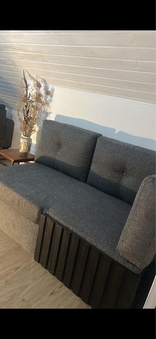 Chaise-longue com  espaço para arrumacao