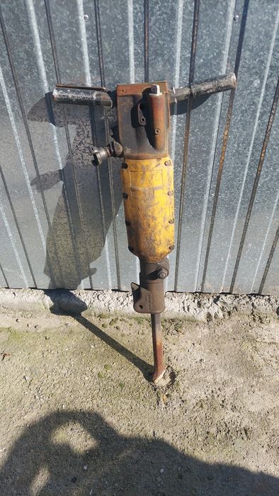 Młot do kucia betonu Atlas copco