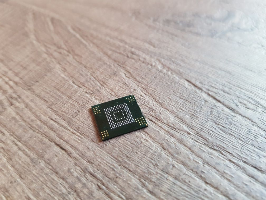 Микросхема флеш памяти Samsung KLMBG2JENB-B041 32Gb