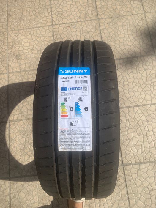 Pneus 225/35/19 novos