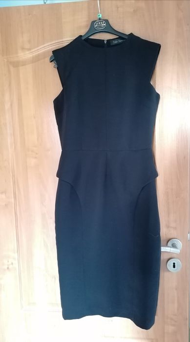 Ołówkowa sukienka czarna dopasowana Top Secret